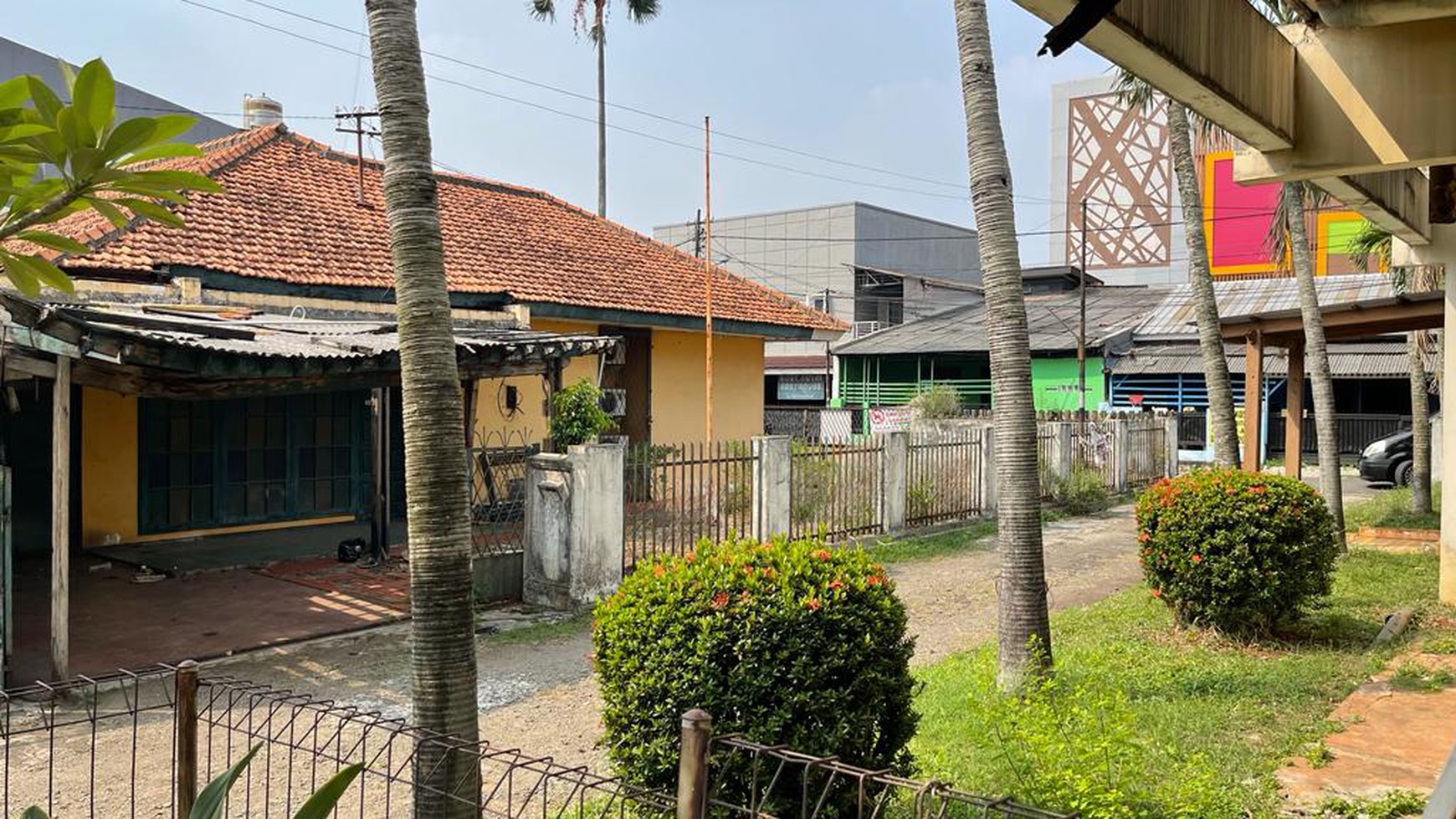 Kavling luas 1954 di Bintaro Tanah Kusir, Jakarta Selatan.