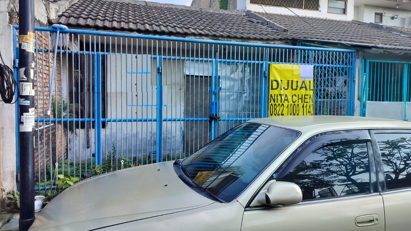 Rumah Tua di Perumahan Alam Indah Cipondoh Tangerang