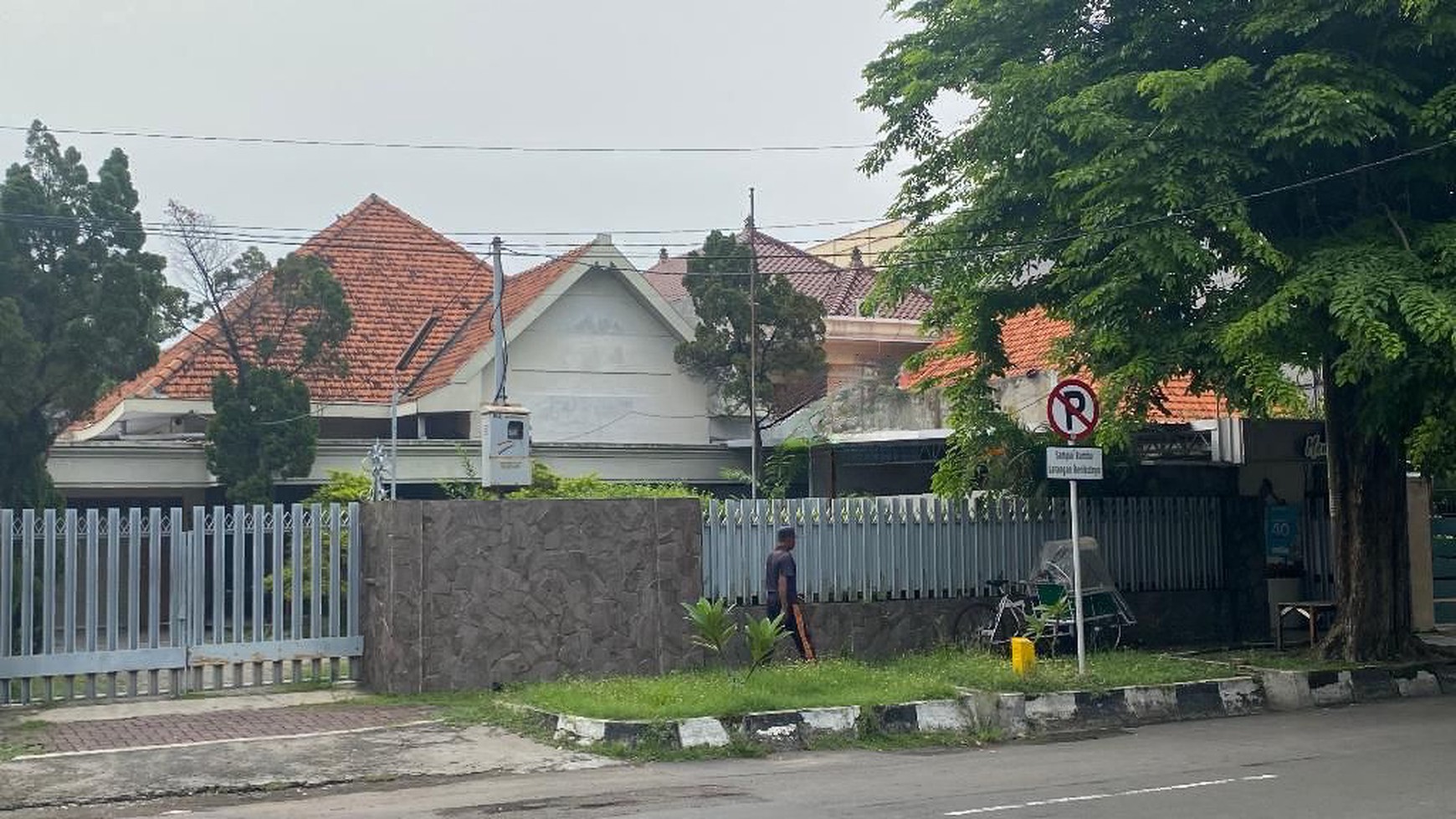 Rumah SURABAYA PUSAT Kota - Jl. Imam Bonjol - Nol Jalan Raya Komersial area cocok Buat Segala Usaha- MURAH Hitung Rp.26 jt-an/m2