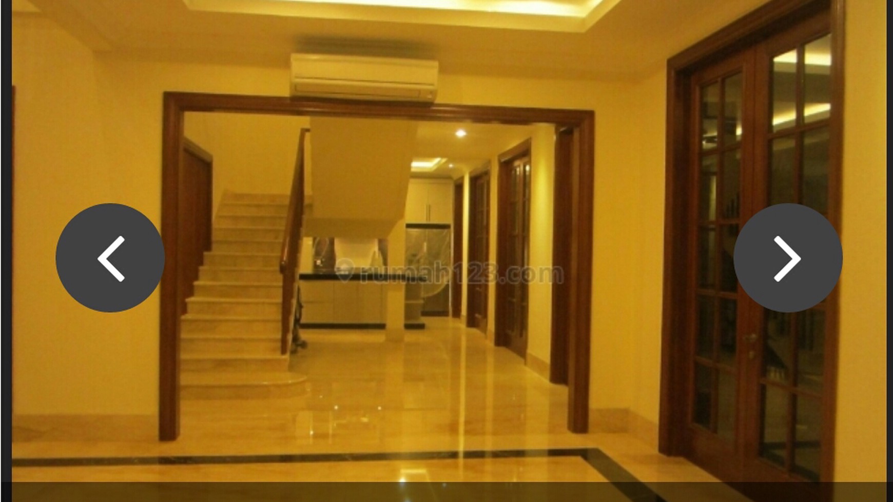 Very BEAUTIFUL and LUXURY house in Kemang with HUGE Backyar