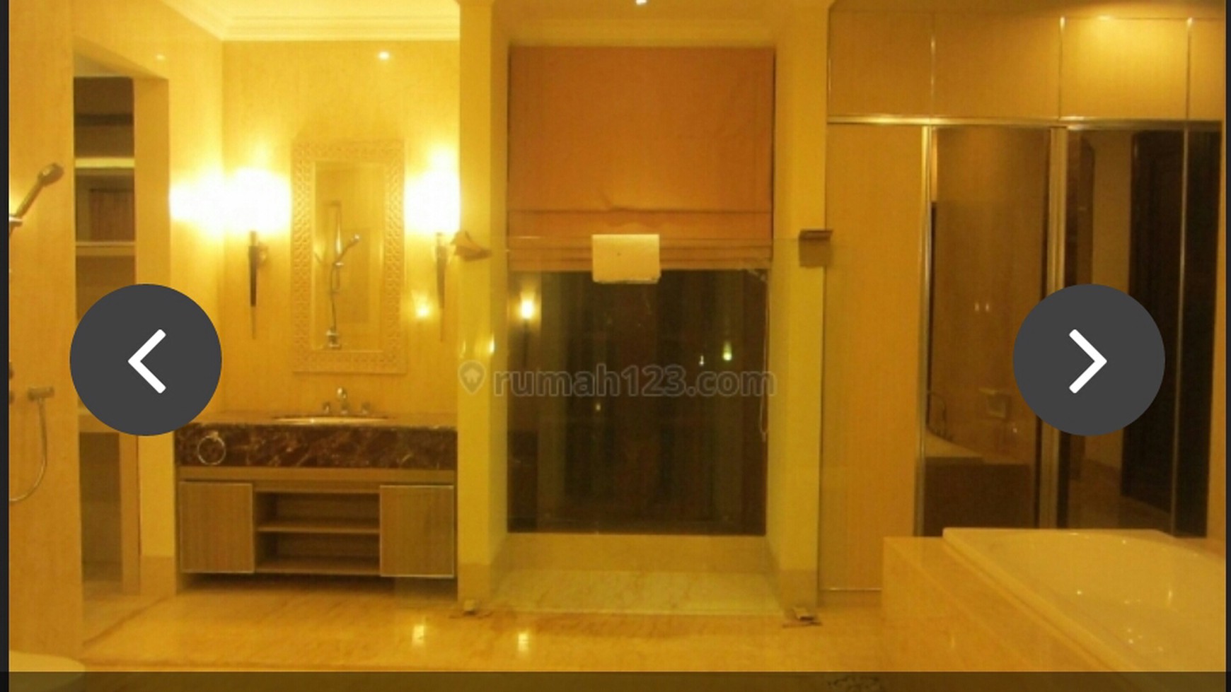 Very BEAUTIFUL and LUXURY house in Kemang with HUGE Backyar