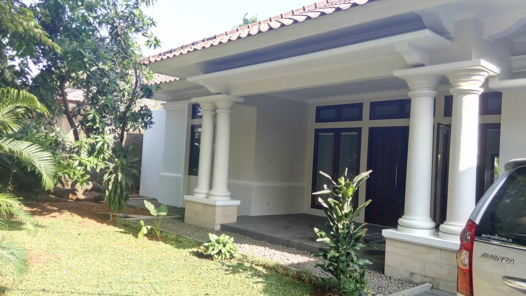 Bright House with great backyard at Kemang Selatan