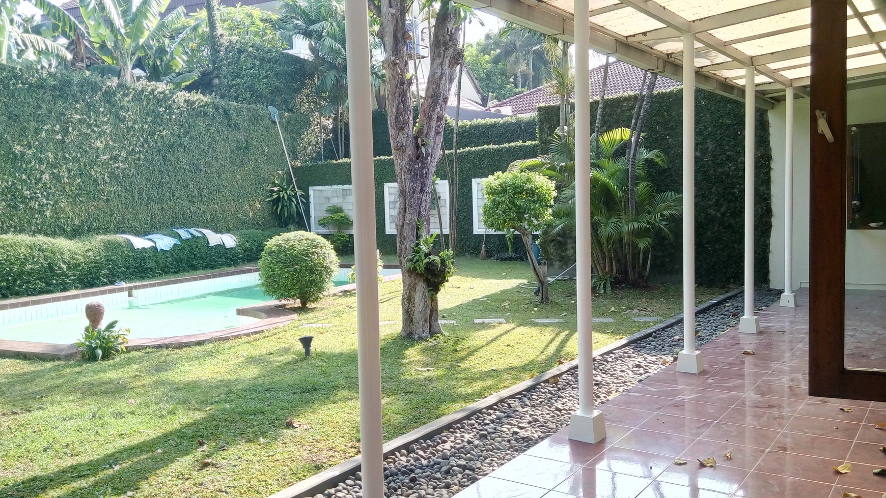 Bright House with great backyard at Kemang Selatan