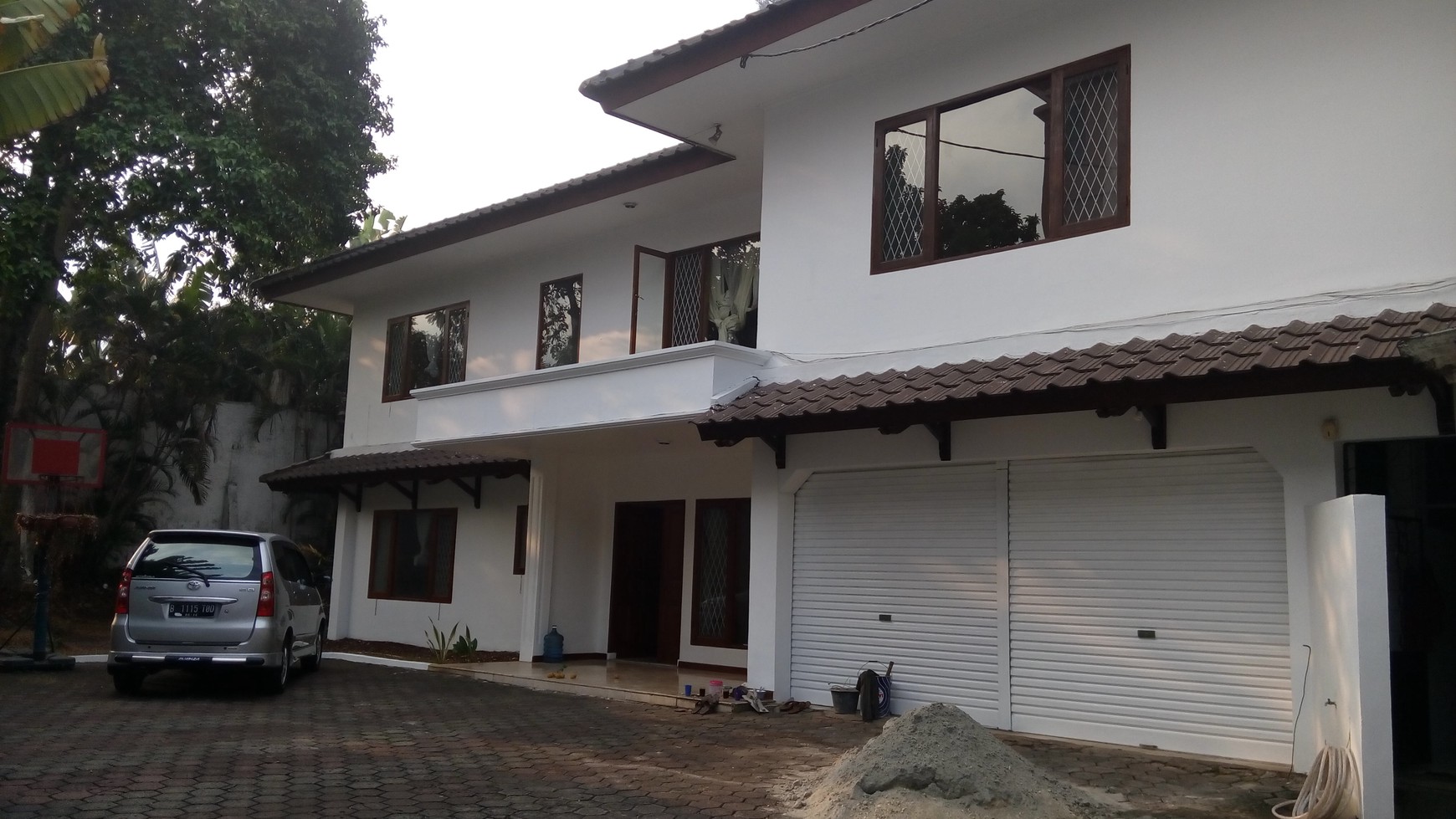 Nice town House with huge backyard in Kemang Timur