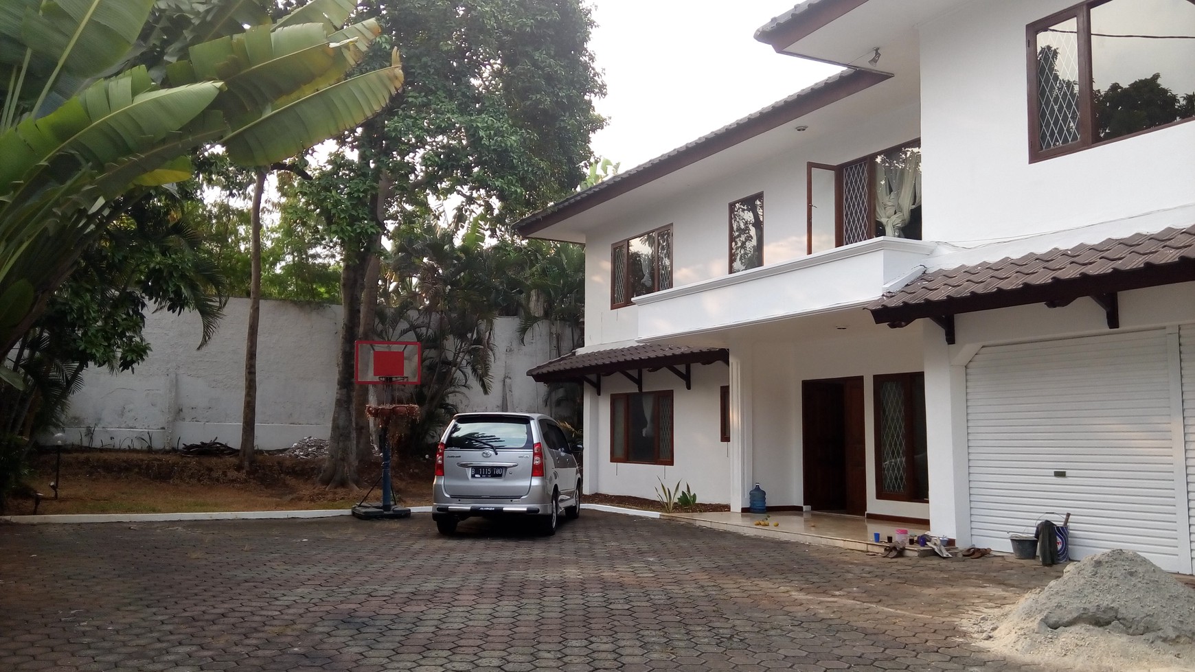 Nice town House with huge backyard in Kemang Timur