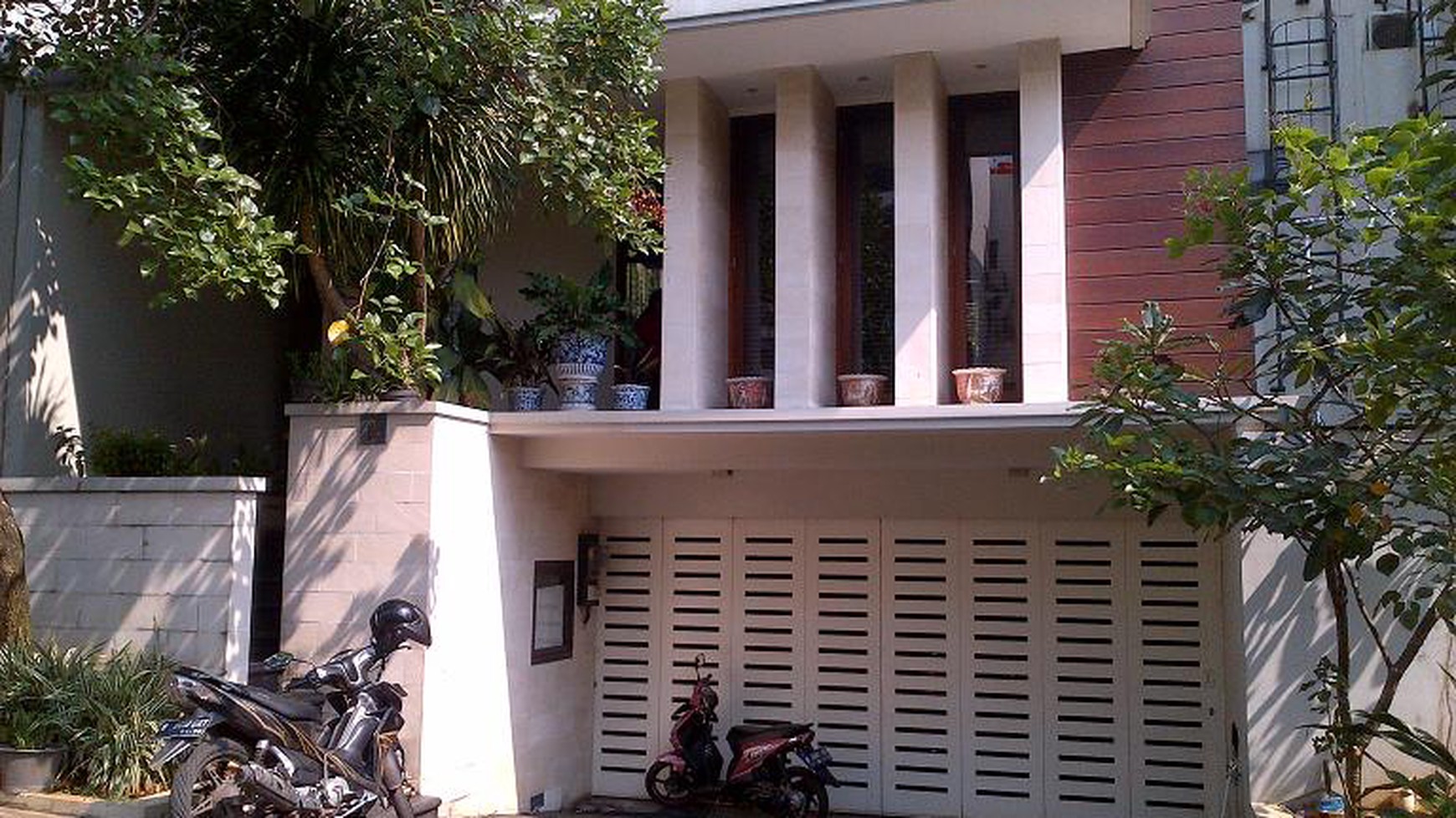 Very Nice, Quite and Modern Townhouse at Pejaten Area