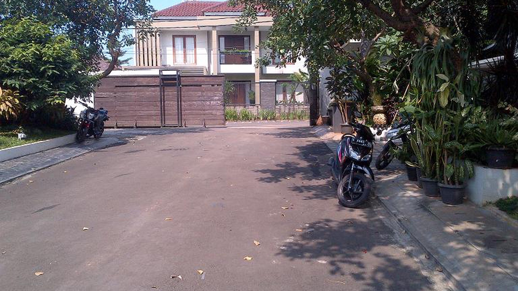 Very Nice, Quite and Modern Townhouse at Pejaten Area