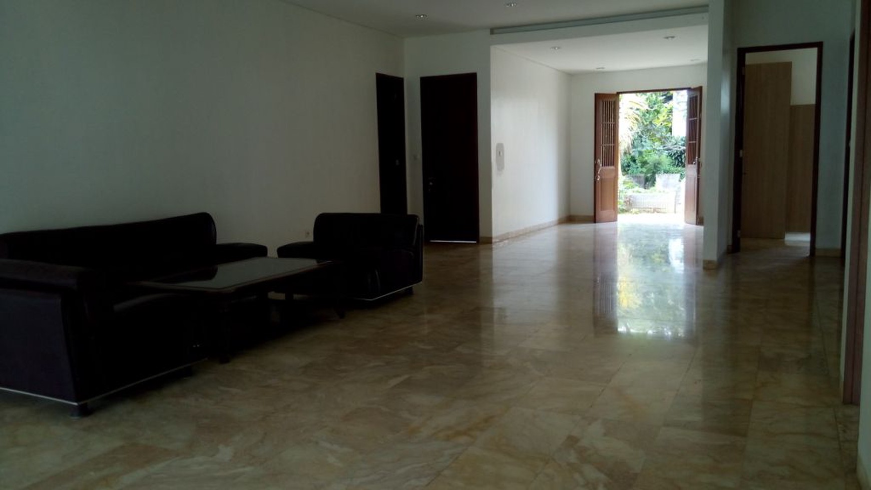 Comfortable and beautiful house in Kemang for expatriat and others " The Price Can Be Negotiable "