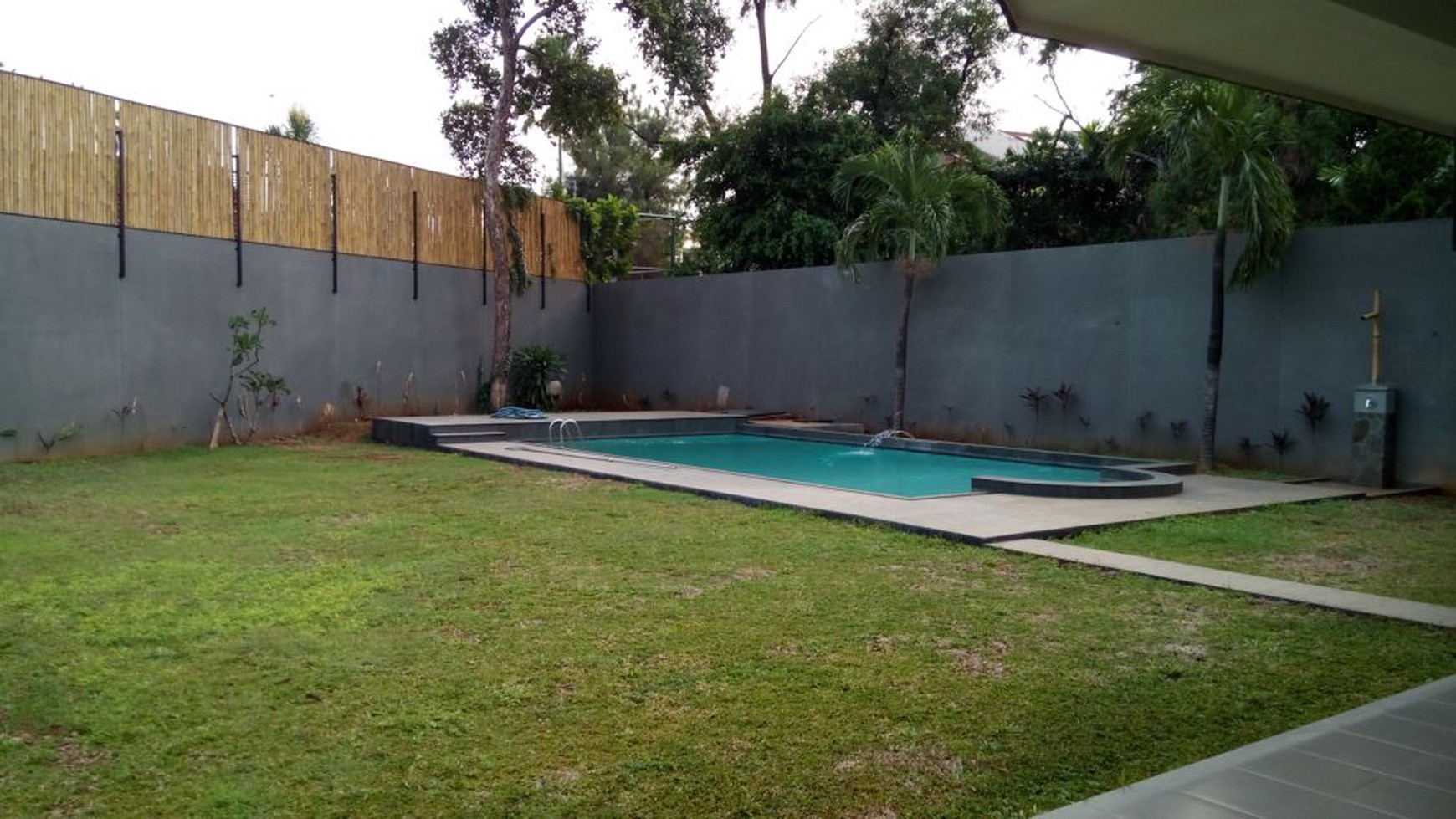 Comfortable and beautiful house in Kemang for expatriat and others " The Price Can Be Negotiable "