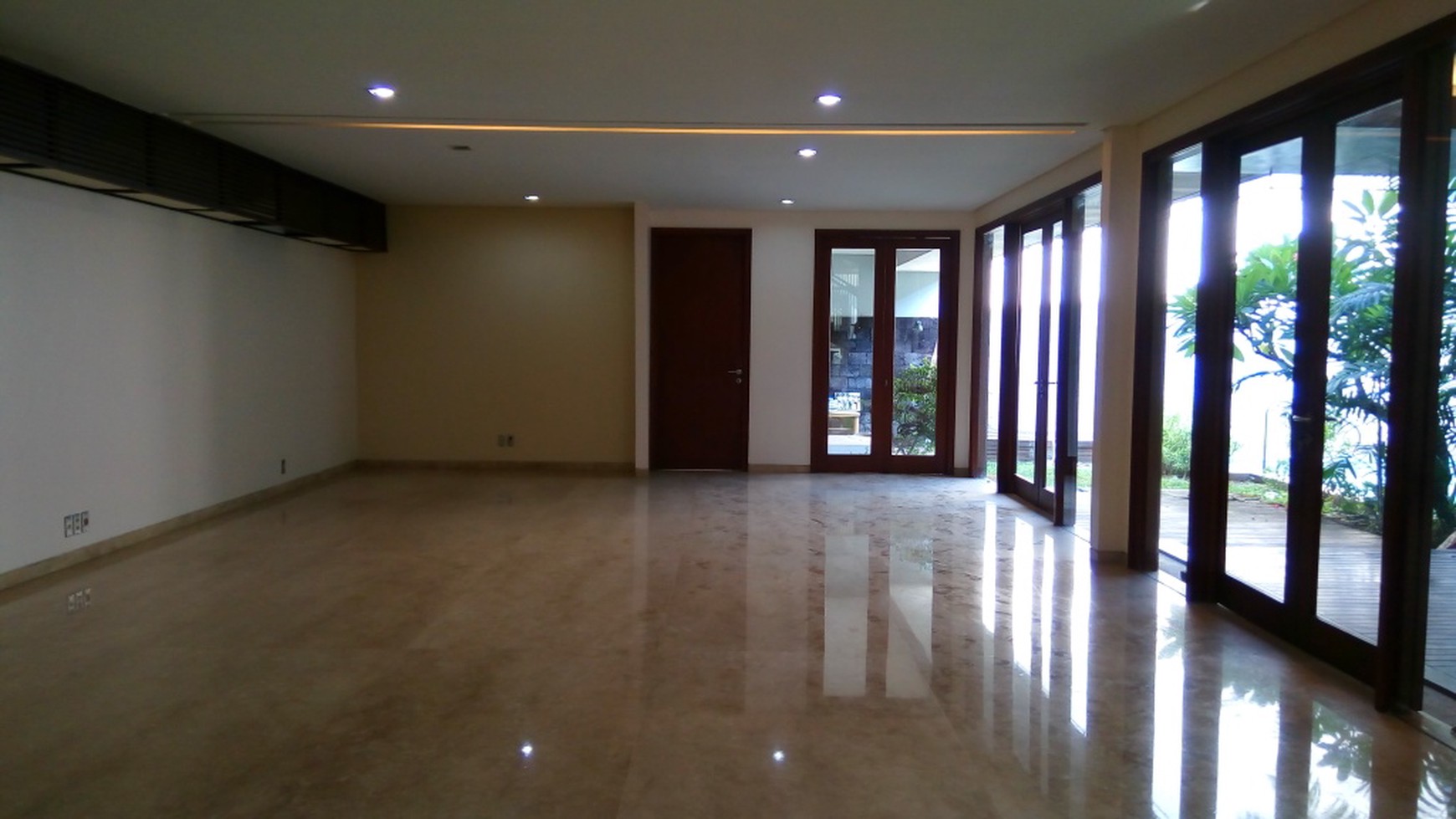 Comfortable and beautiful house In area Menteng for expatriat and others "The price can be negotiable"