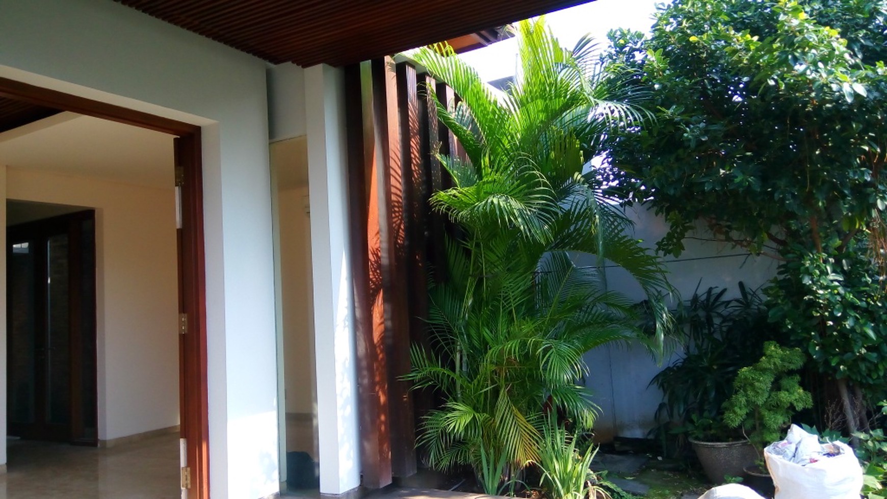 Comfortable and beautiful house In area Menteng for expatriat and others "The price can be negotiable"