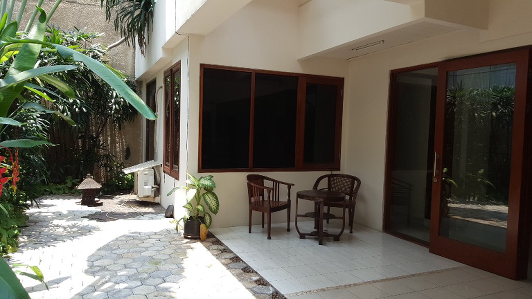 Comfortable And Beautiful House With Bali Style in Simprug Area