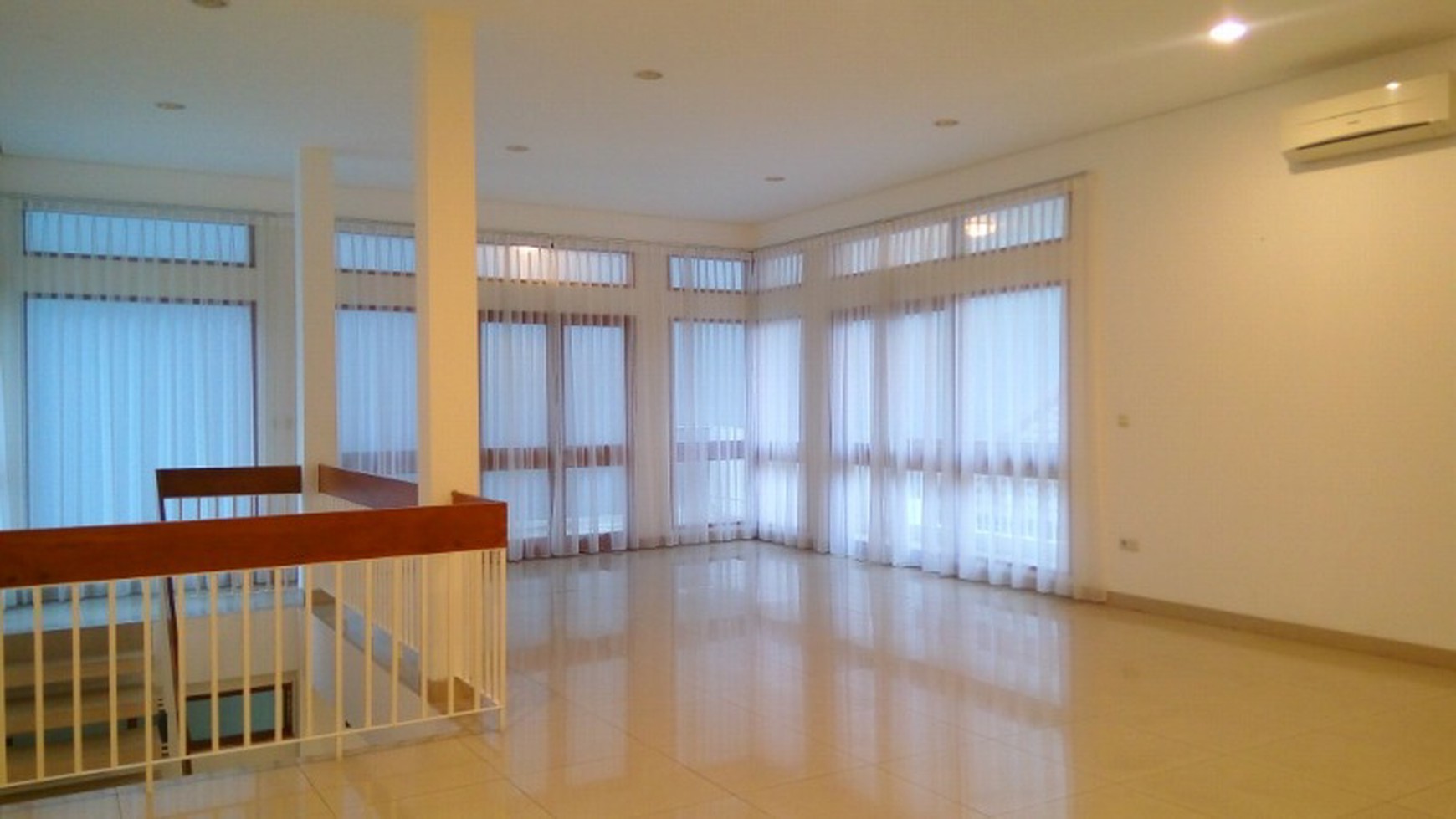 Comfortable and beautiful house In area Menteng for expatriat and others "The price can be negotiable"