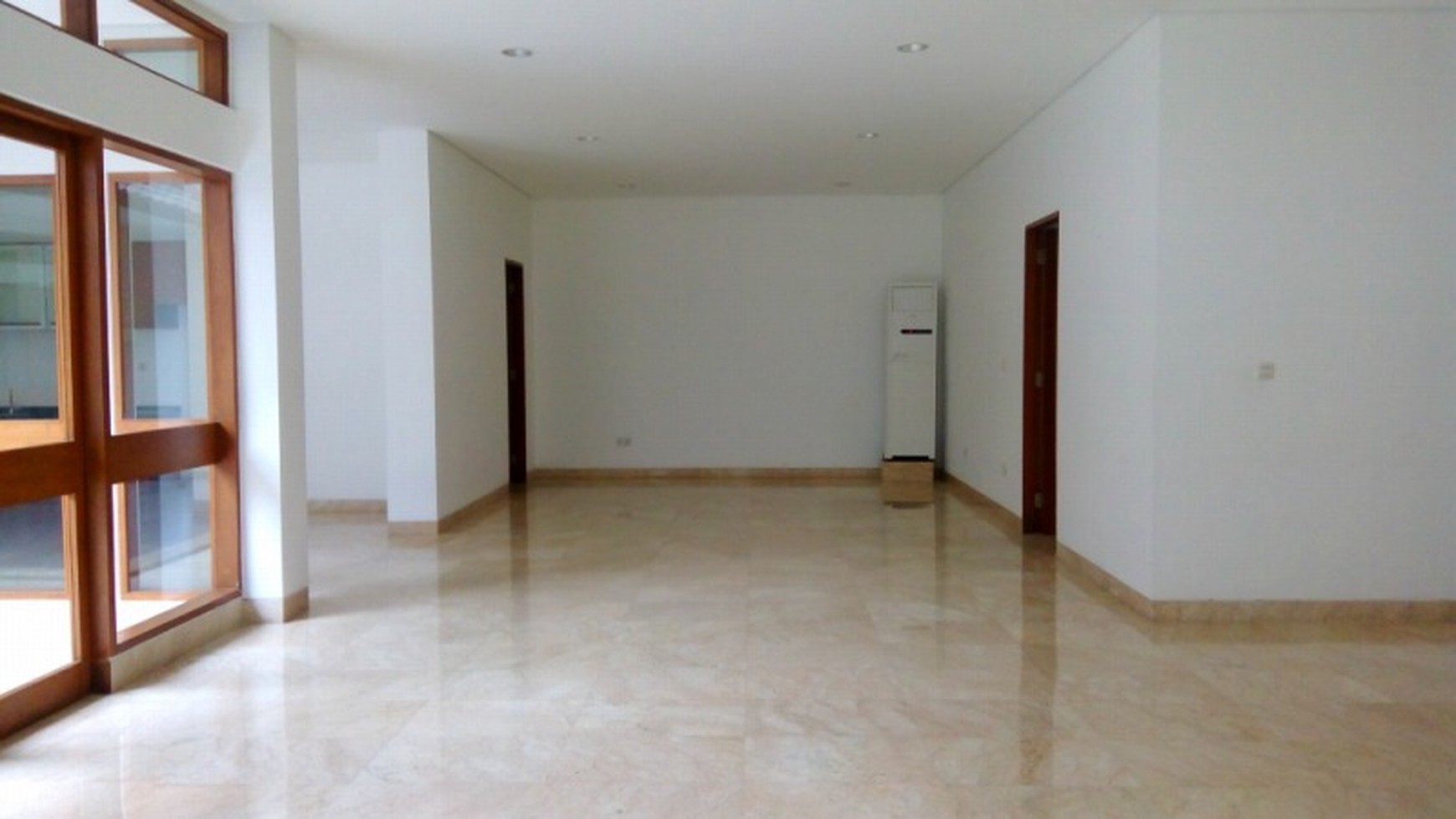 Comfortable and beautiful house In area Menteng for expatriat and others "The price can be negotiable"