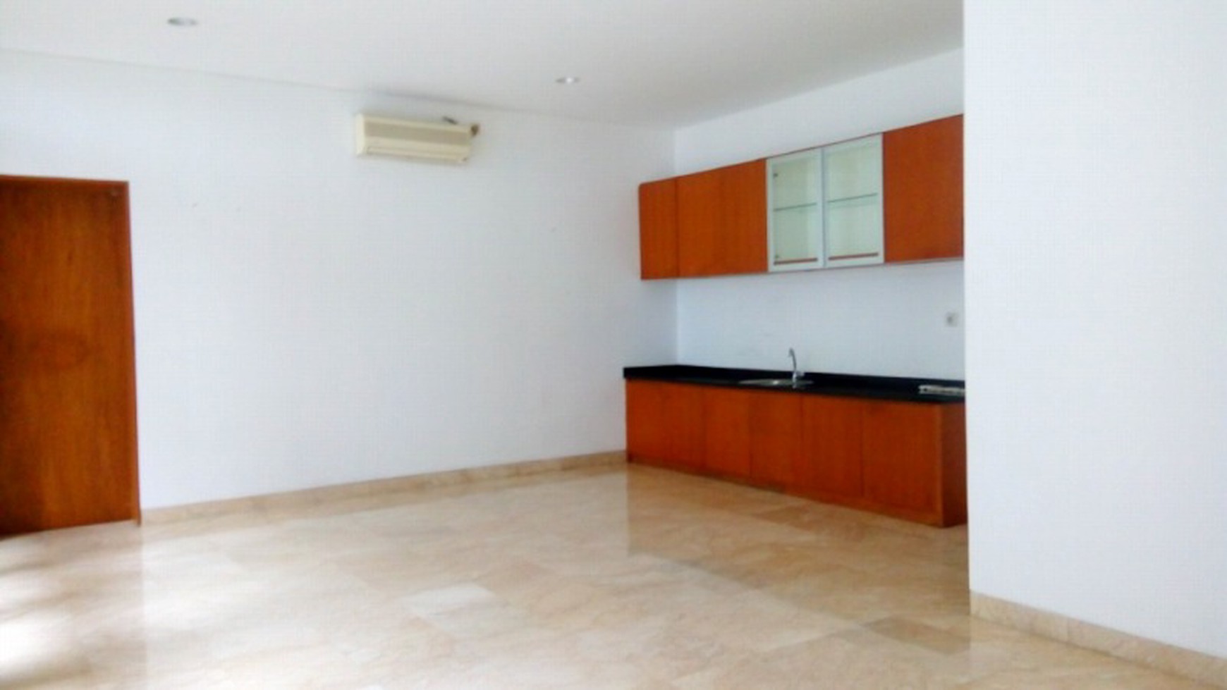 Comfortable and beautiful house In area Menteng for expatriat and others "The price can be negotiable"