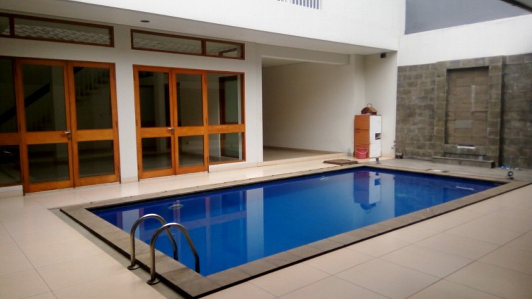 Comfortable and beautiful house In area Menteng for expatriat and others "The price can be negotiable"