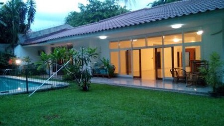 Good house in strategic location of Kemang Jakarta  "The price can be negotiable"