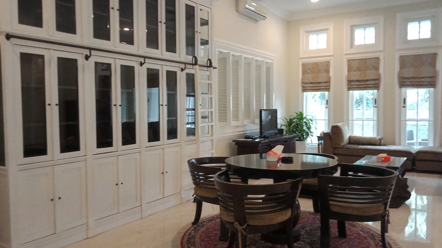 Comfortable & limited house in strategic location center Of  Jakarta  "The price can be negotiable