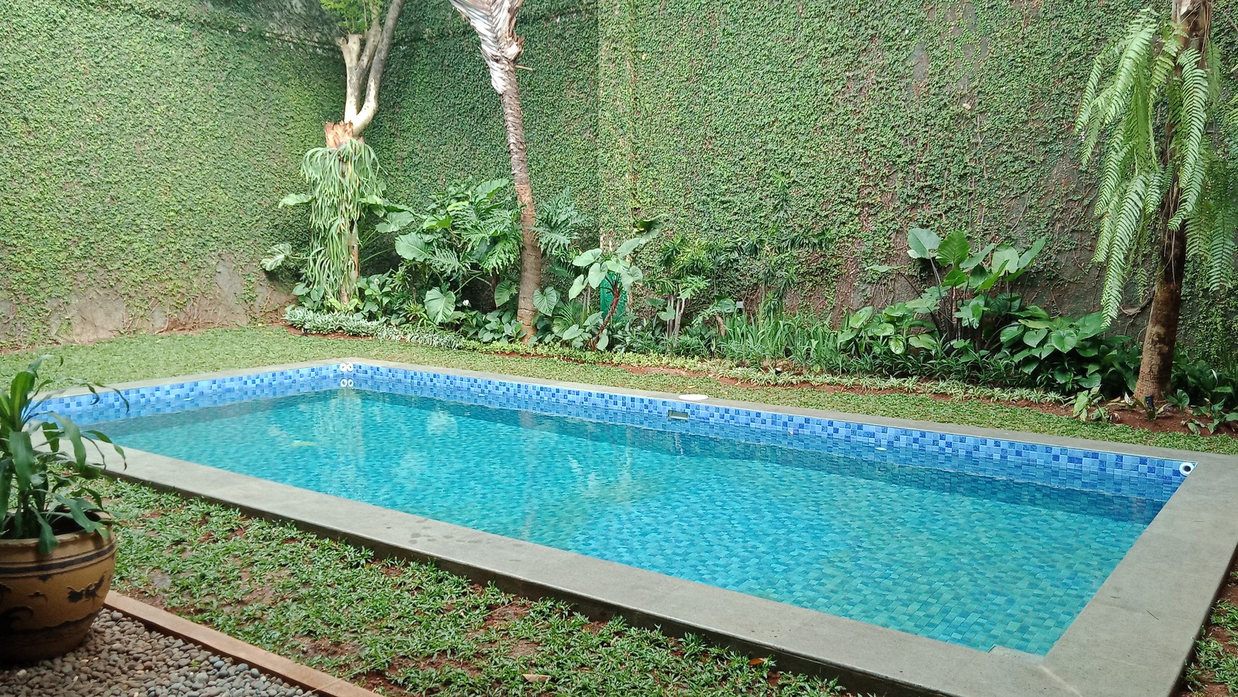 Comfortable & limited house in strategic location center Of  Jakarta  "The price can be negotiable