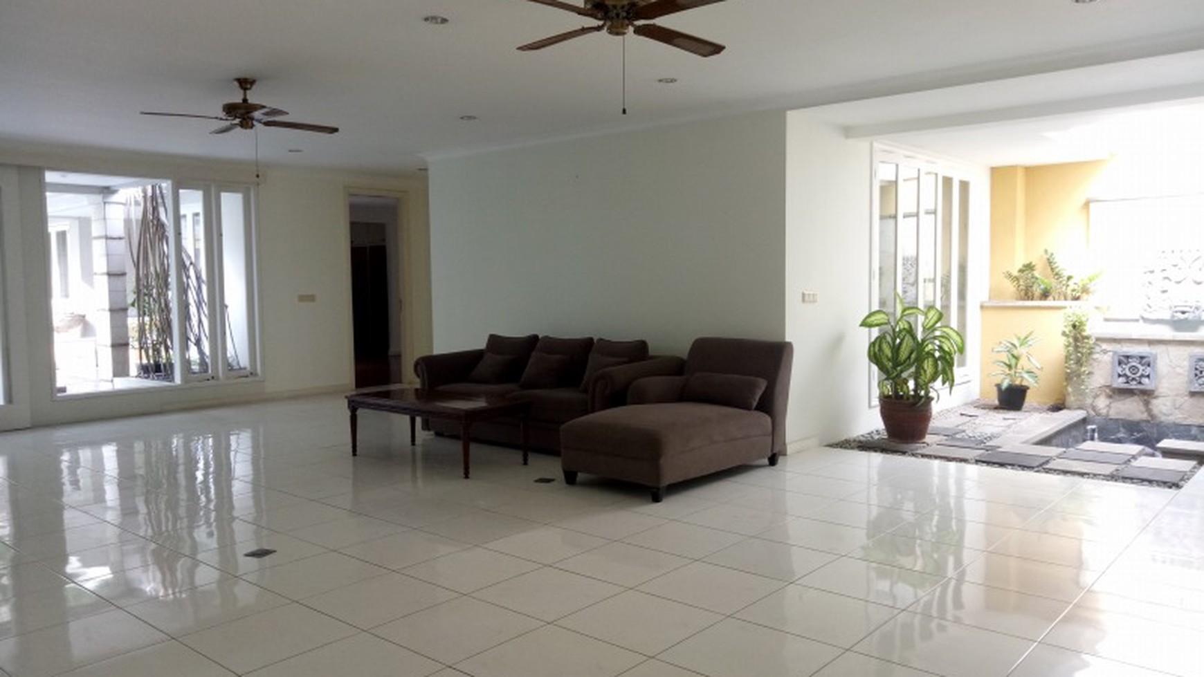 Good house in strategic location of south Jakarta  "The price can be negotiable"