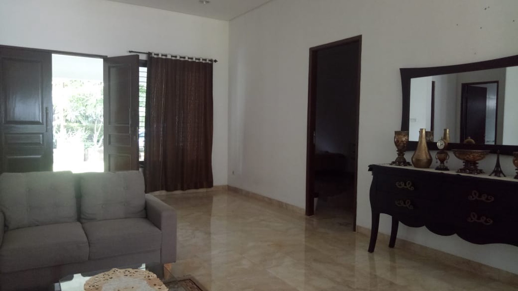 Great Townhouse with big backyard in Kemang Area