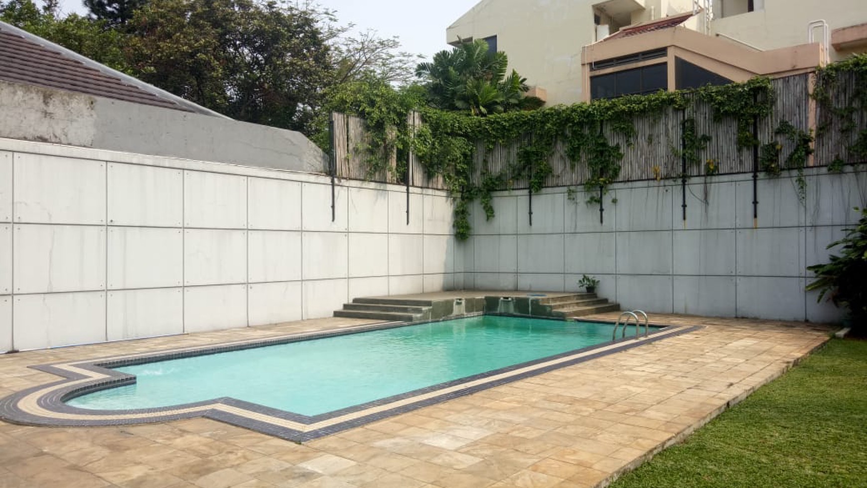 Great Townhouse with big backyard in Kemang Area