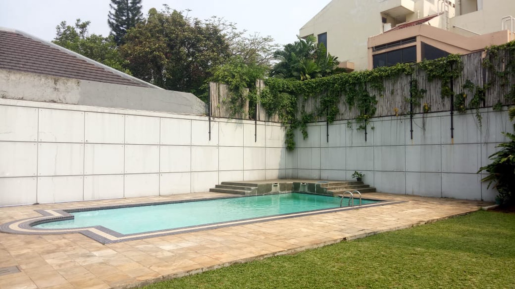 Great Townhouse with big backyard in Kemang Area