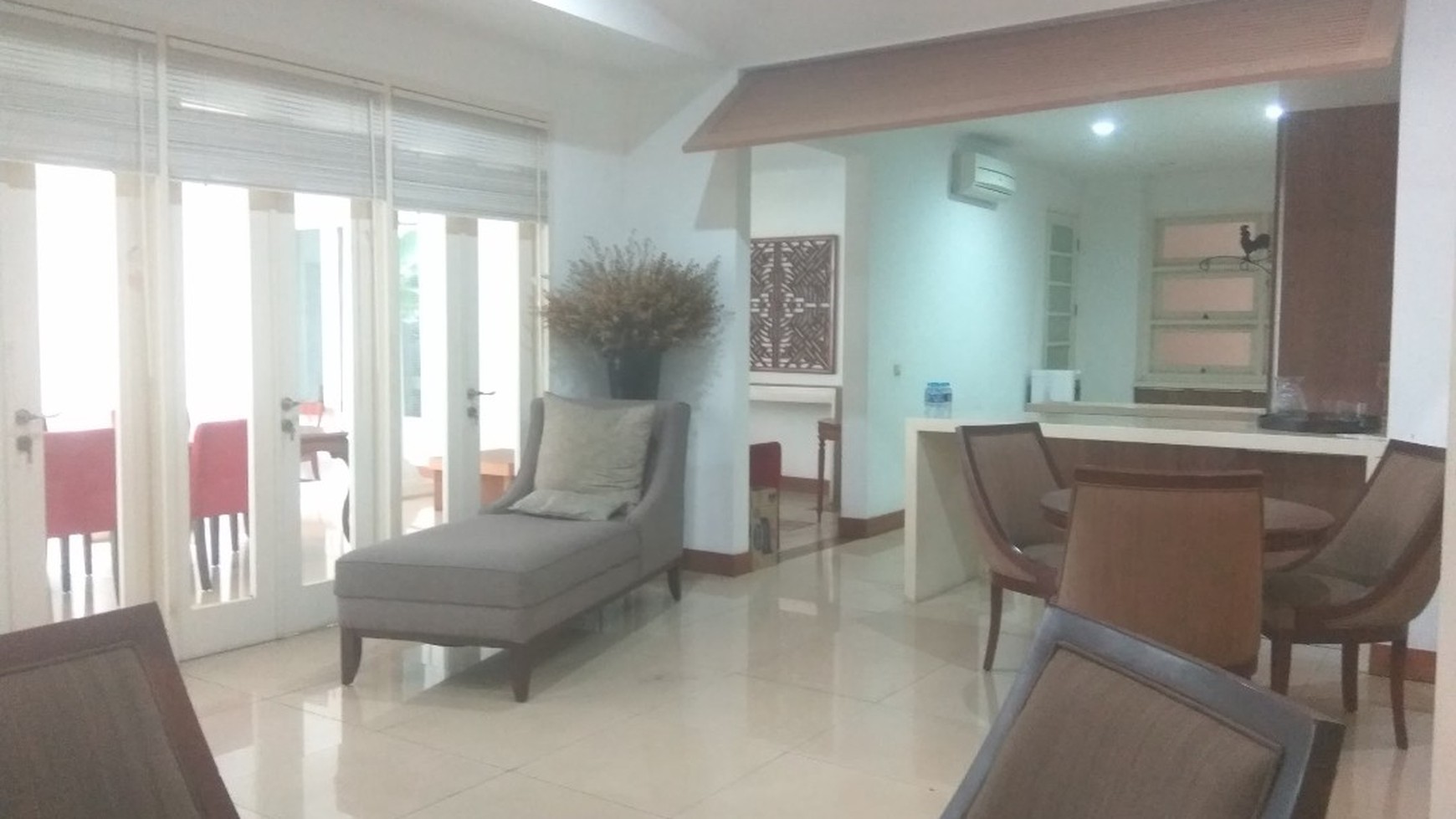 Comfortable house and nice house in menteng area "the price can be negotiable '