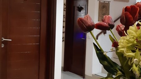 Rumah 2 lantai lokasi strategis di Bintaro.