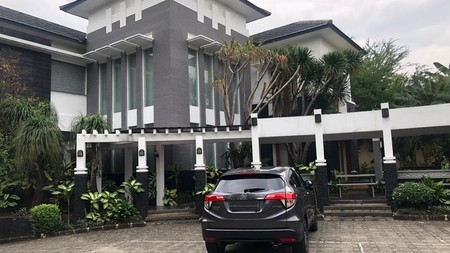 Rumah Asri,Besar,ada swimming pool di Bintaro Tangerang Selatan