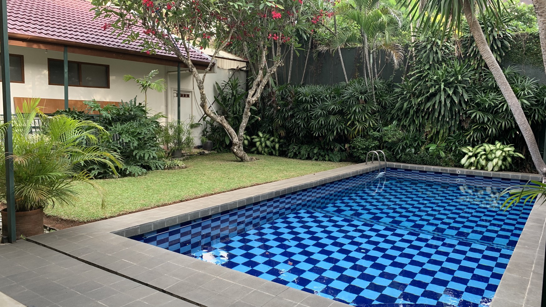 Luxury house in Kemang area ready for rent