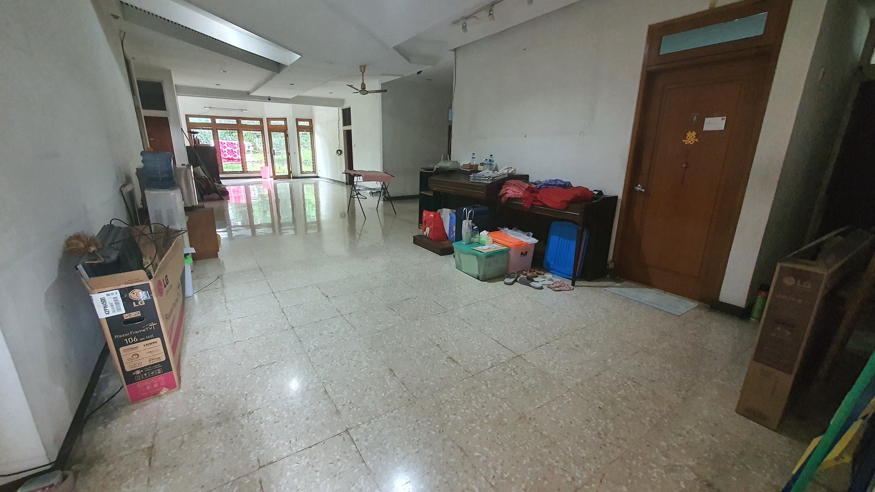 Multifungsi Bangunan Kantor Dan Restaurant