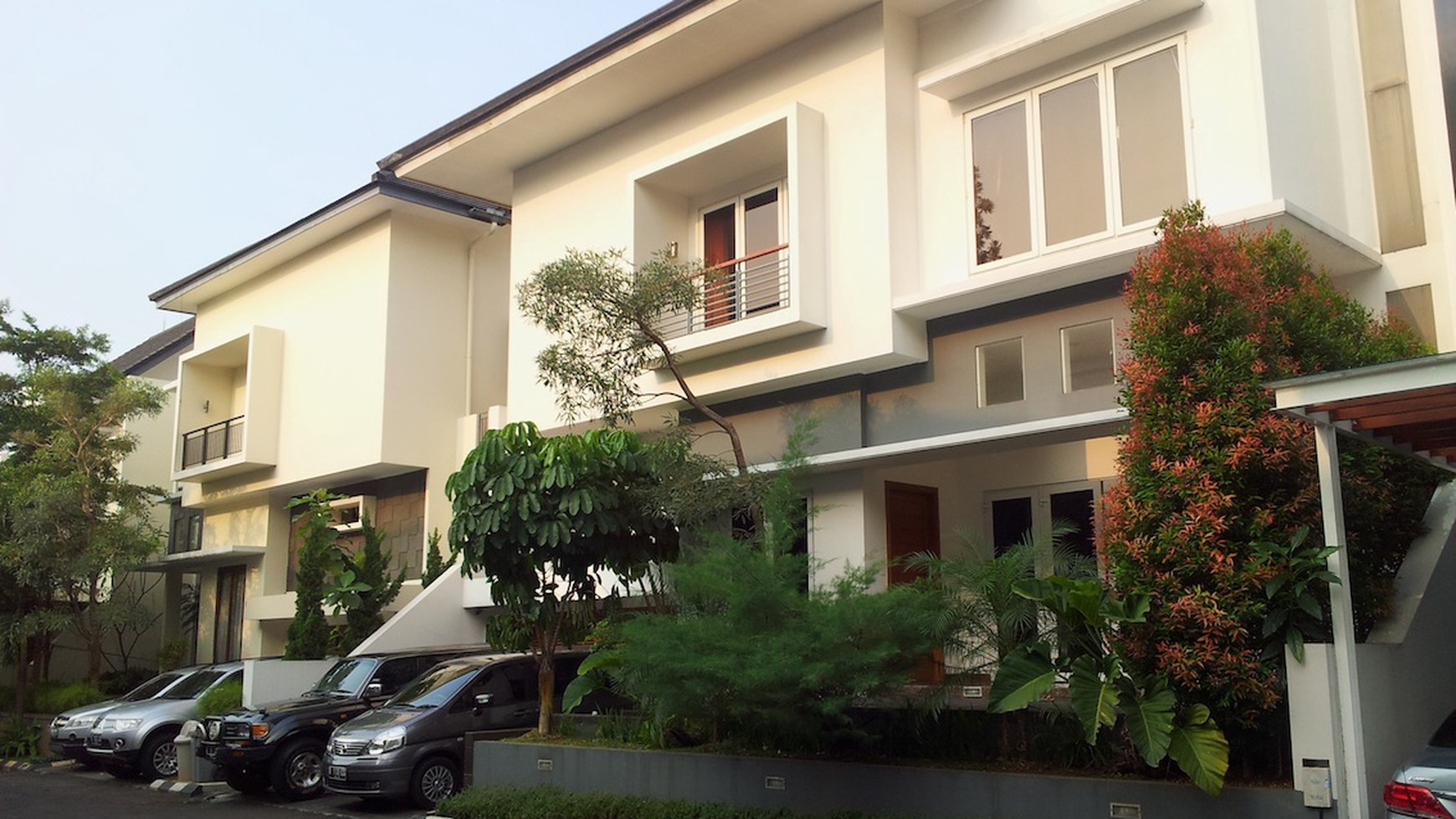 Very Nice, Quite and Modern Townhouse at Pejaten Area