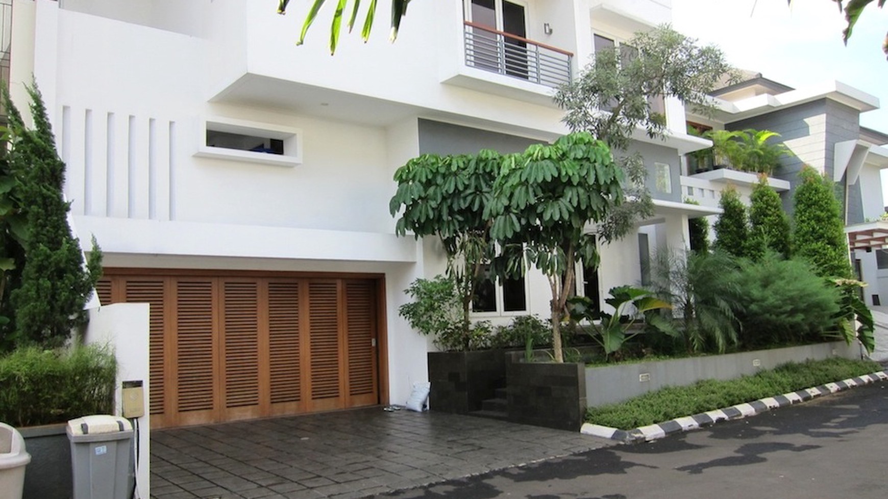 Very Nice, Quite and Modern Townhouse at Pejaten Area