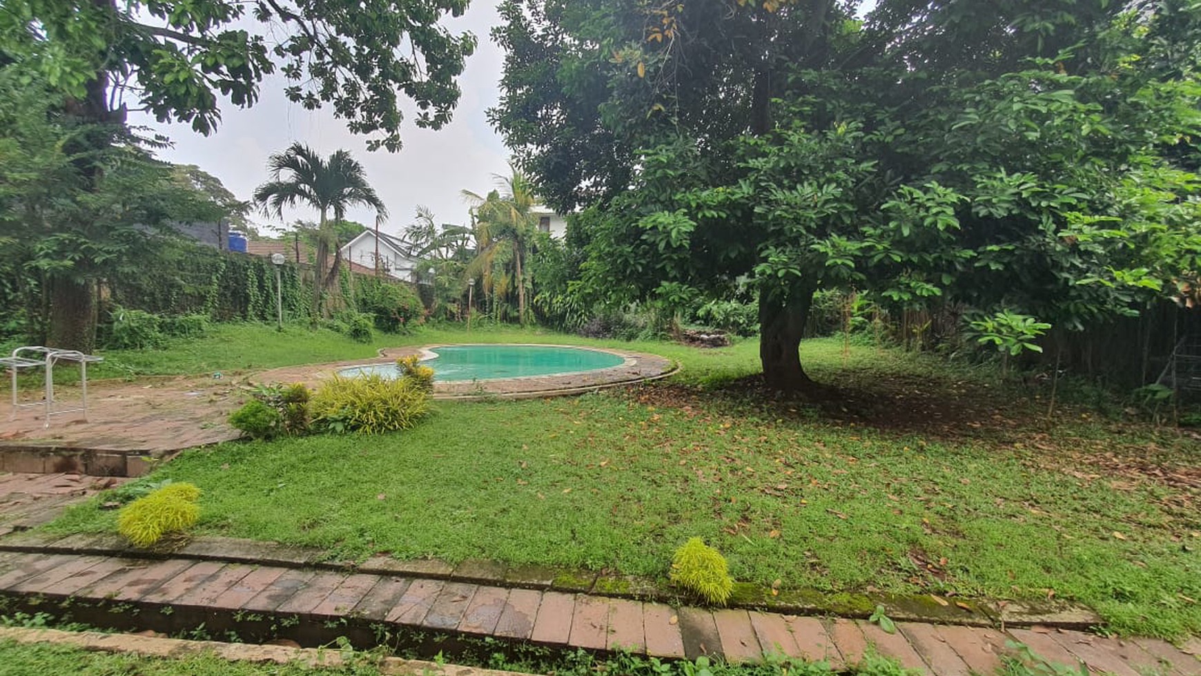 House with huge garden in Kemang Raya, could be use as silent office as well