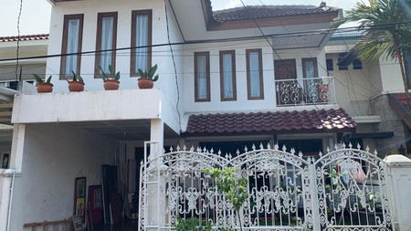 Rumah 2 lantai, bagus bangunan kokoh siap huni di Bintaro