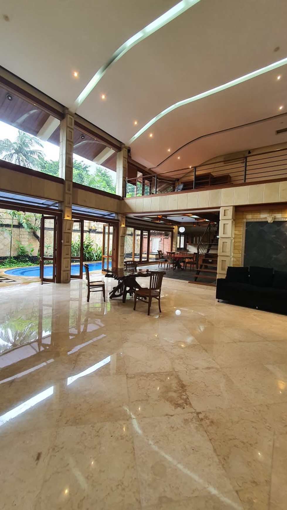 BRIGHT AND BEAUTIFUL Baliness house in Perfect area of KEMANG