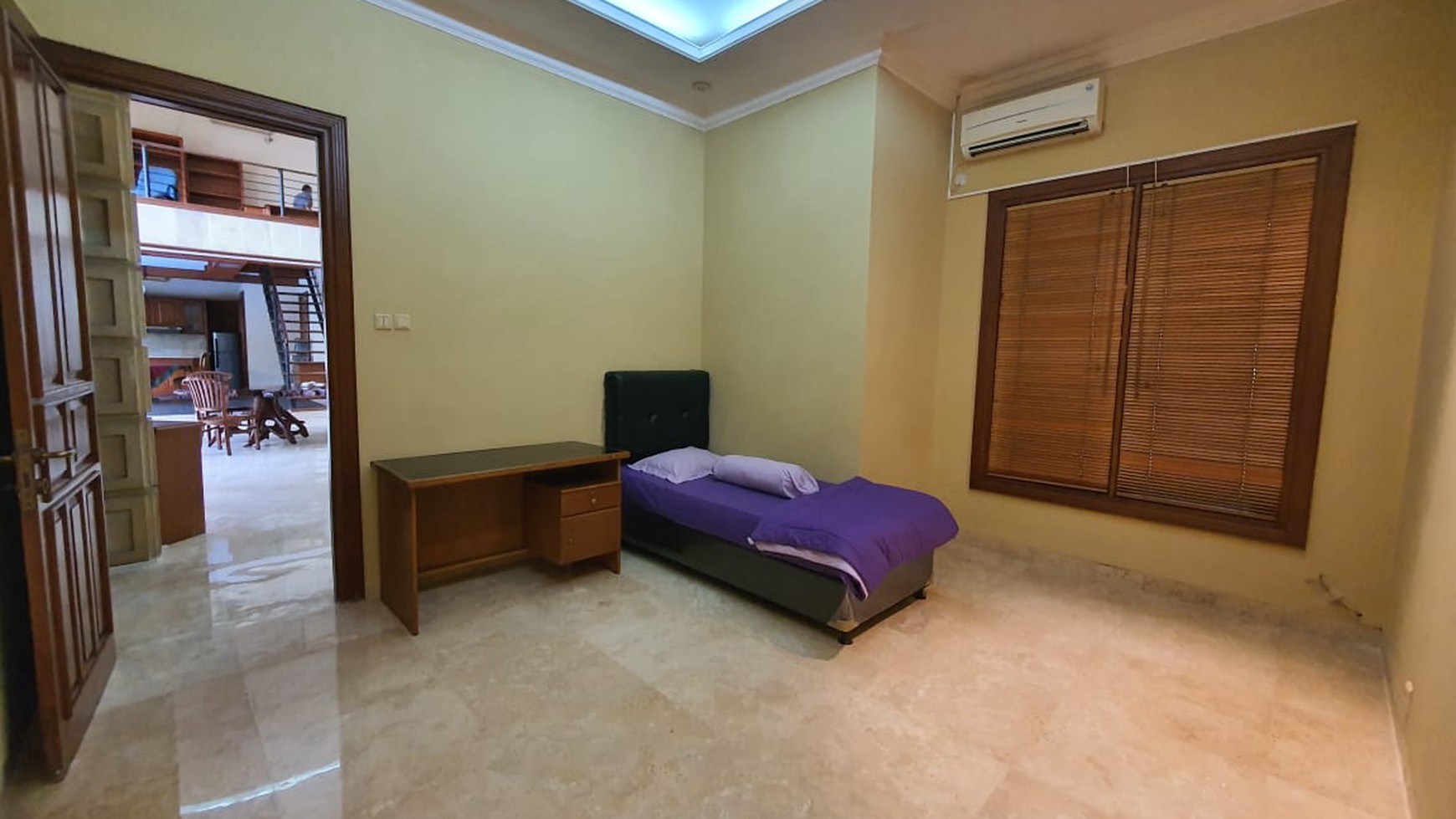 BRIGHT AND BEAUTIFUL Baliness house in Perfect area of KEMANG