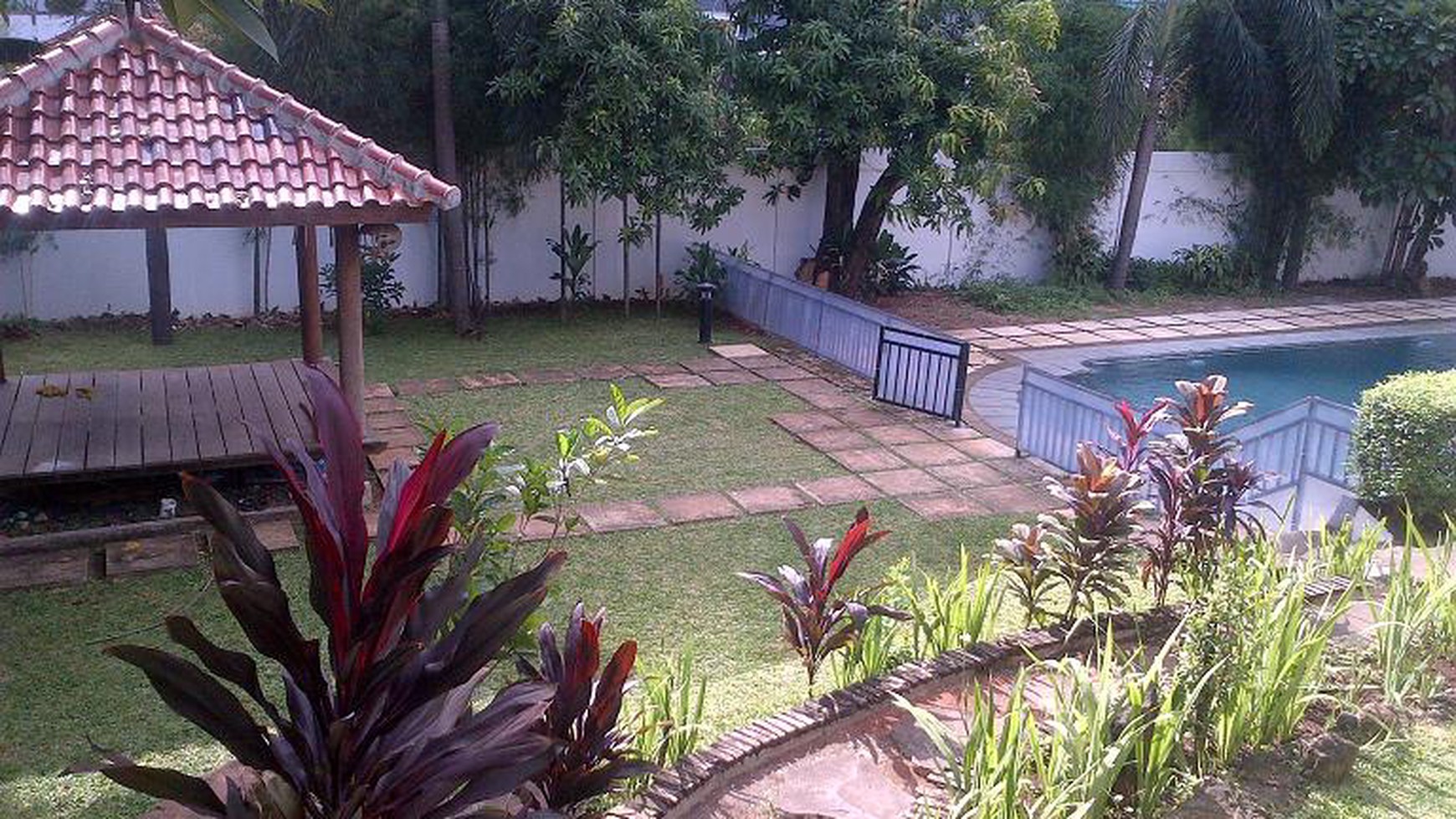 Spacious yard & Bright House in Kemang Area