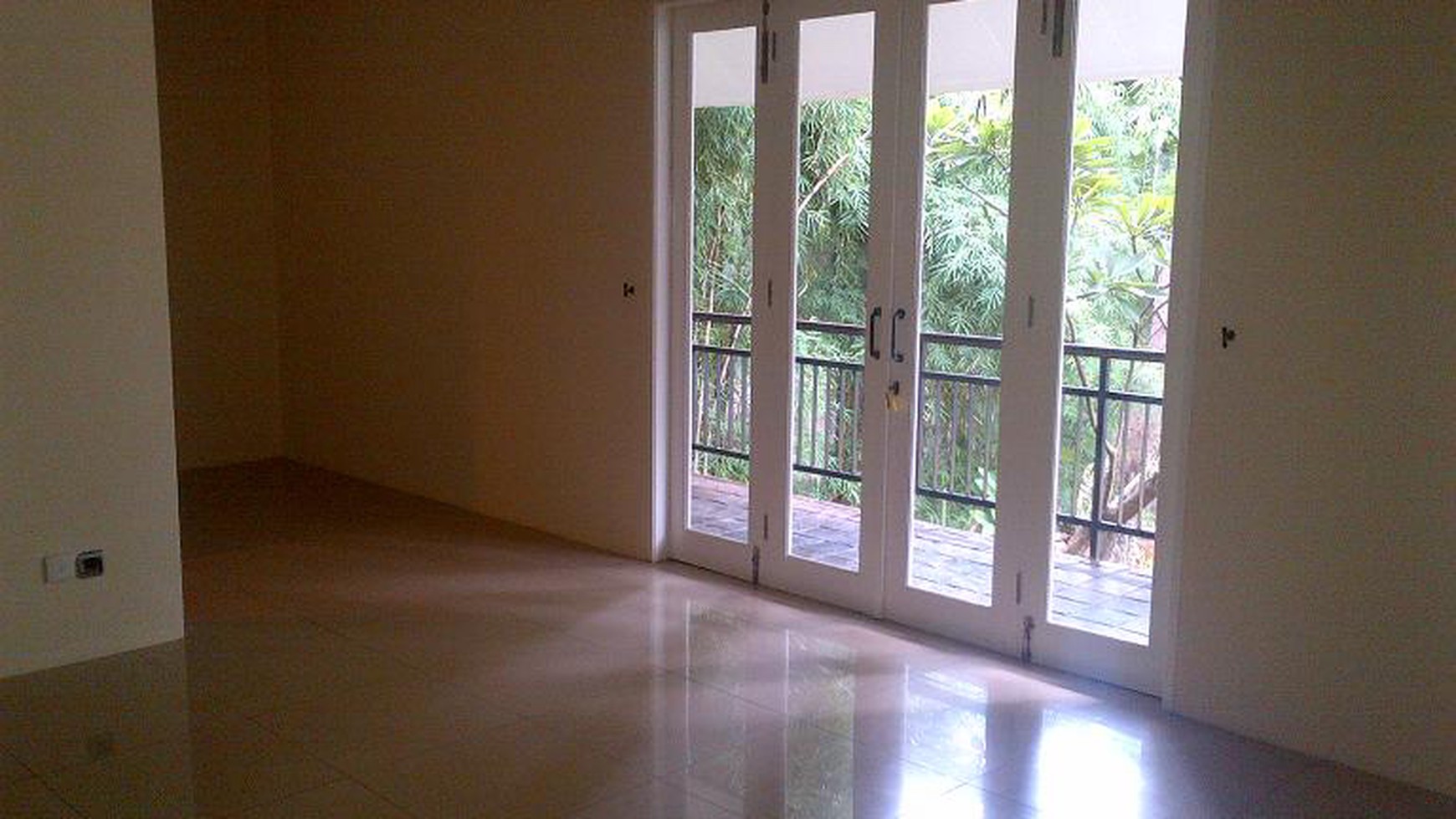 Spacious yard & Bright House in Kemang Area