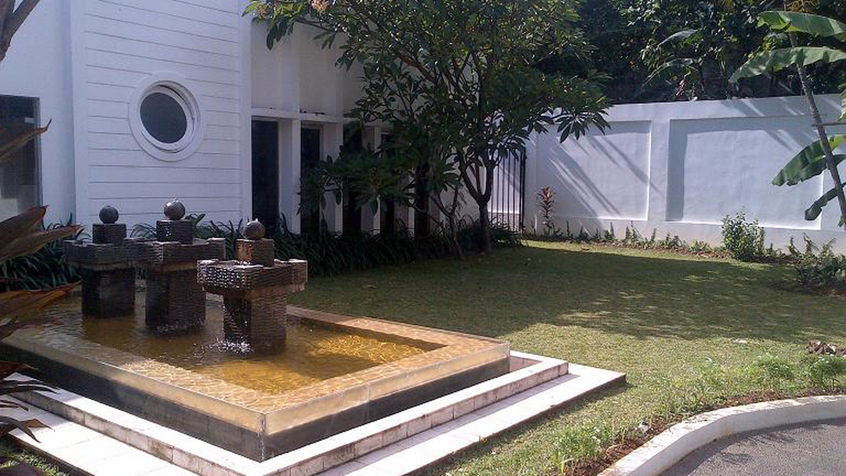 Spacious yard & Bright House in Kemang Area