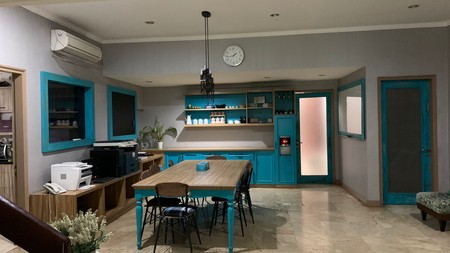 Rumah cocok untuk usaha, lokasi premium.