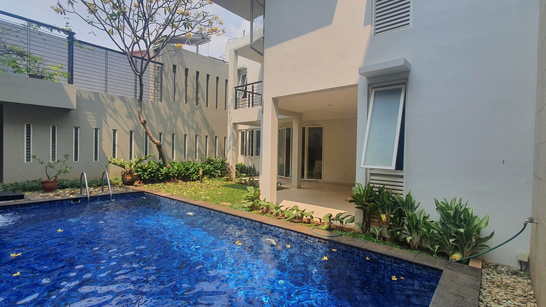 Comfortable and beautiful house In Kuningan area for expatriat and others "The price can be negotiable"