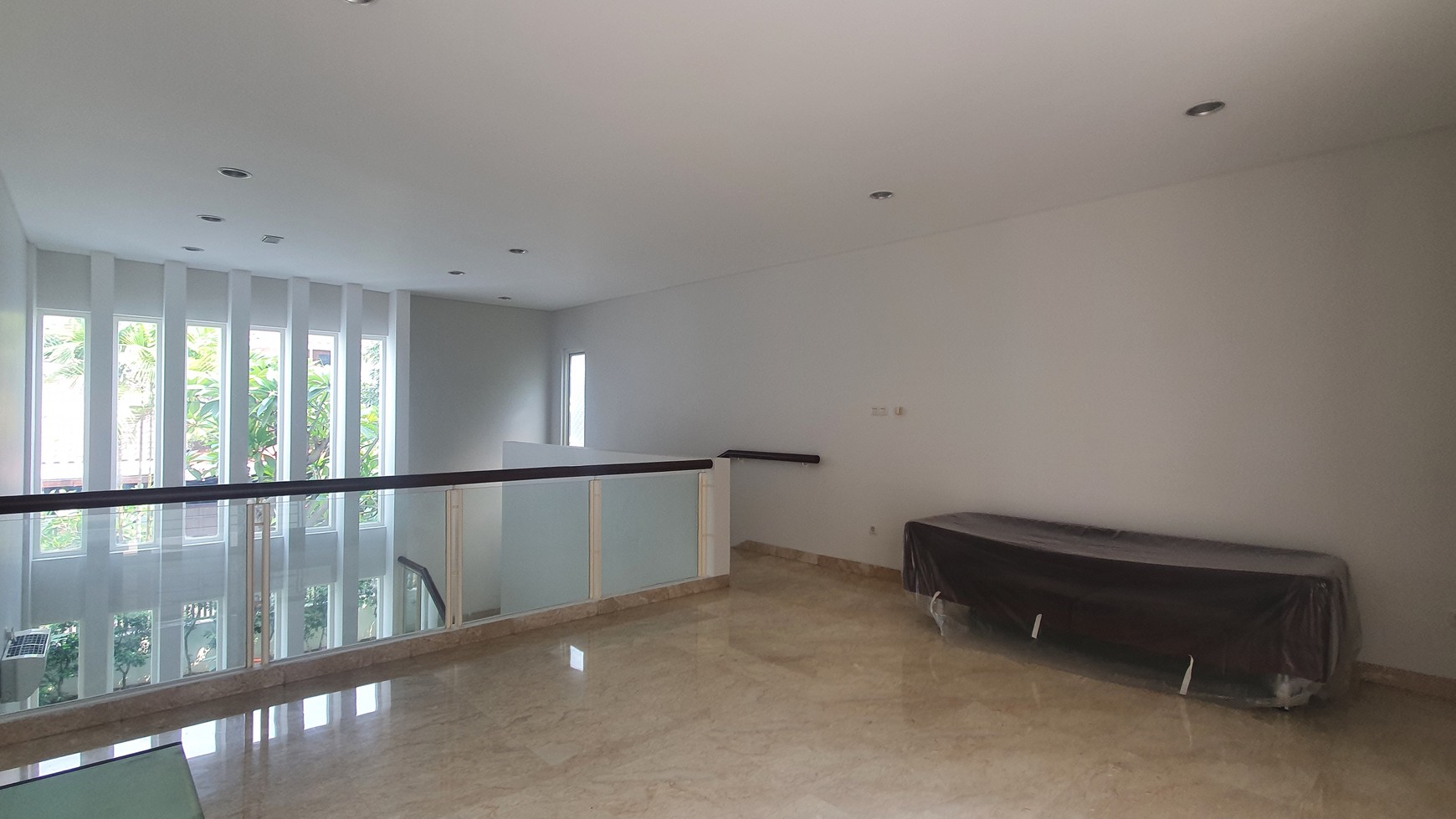 Comfortable and beautiful house In Kuningan area for expatriat and others "The price can be negotiable"