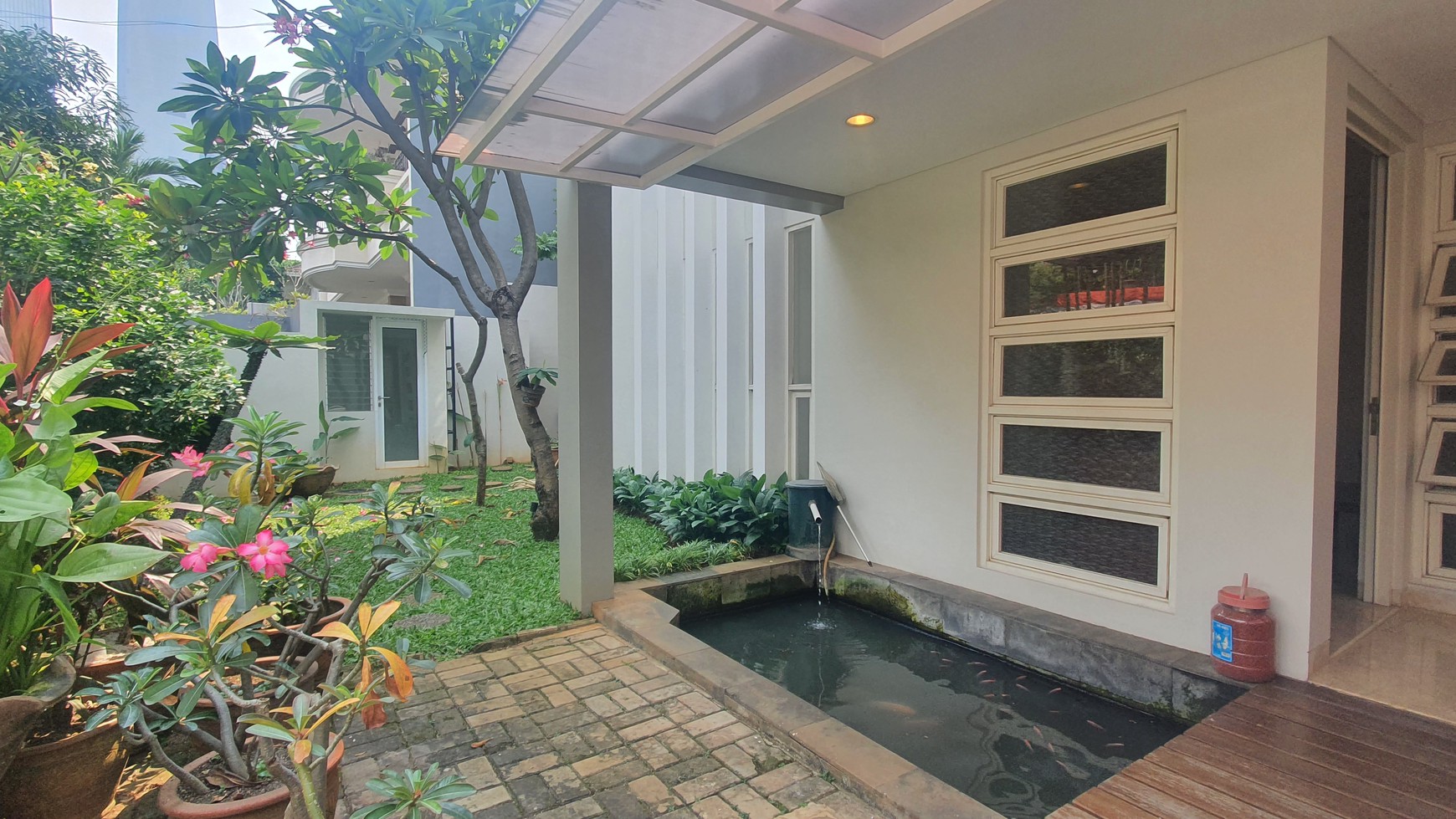 Comfortable and beautiful house In Kuningan area for expatriat and others "The price can be negotiable"