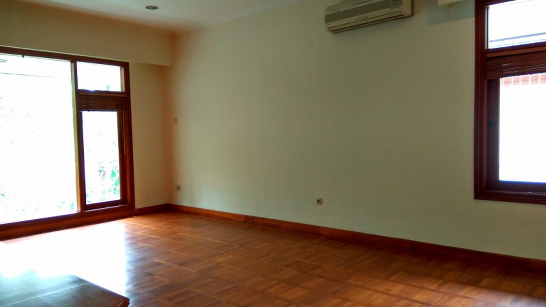 Nice house in kemang area for expatriat and others "the price can be negotiable"