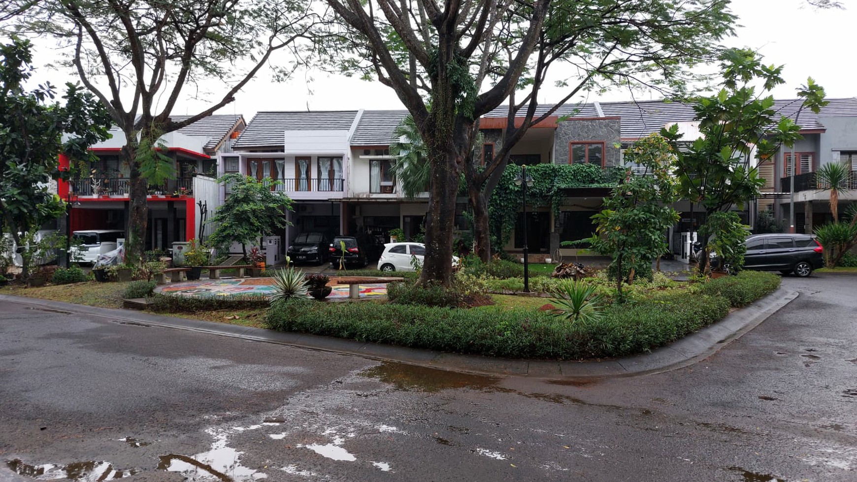 Rumah Depan Taman, Siap Huni dan Minimalis @Emerald Res Bintaro jaya