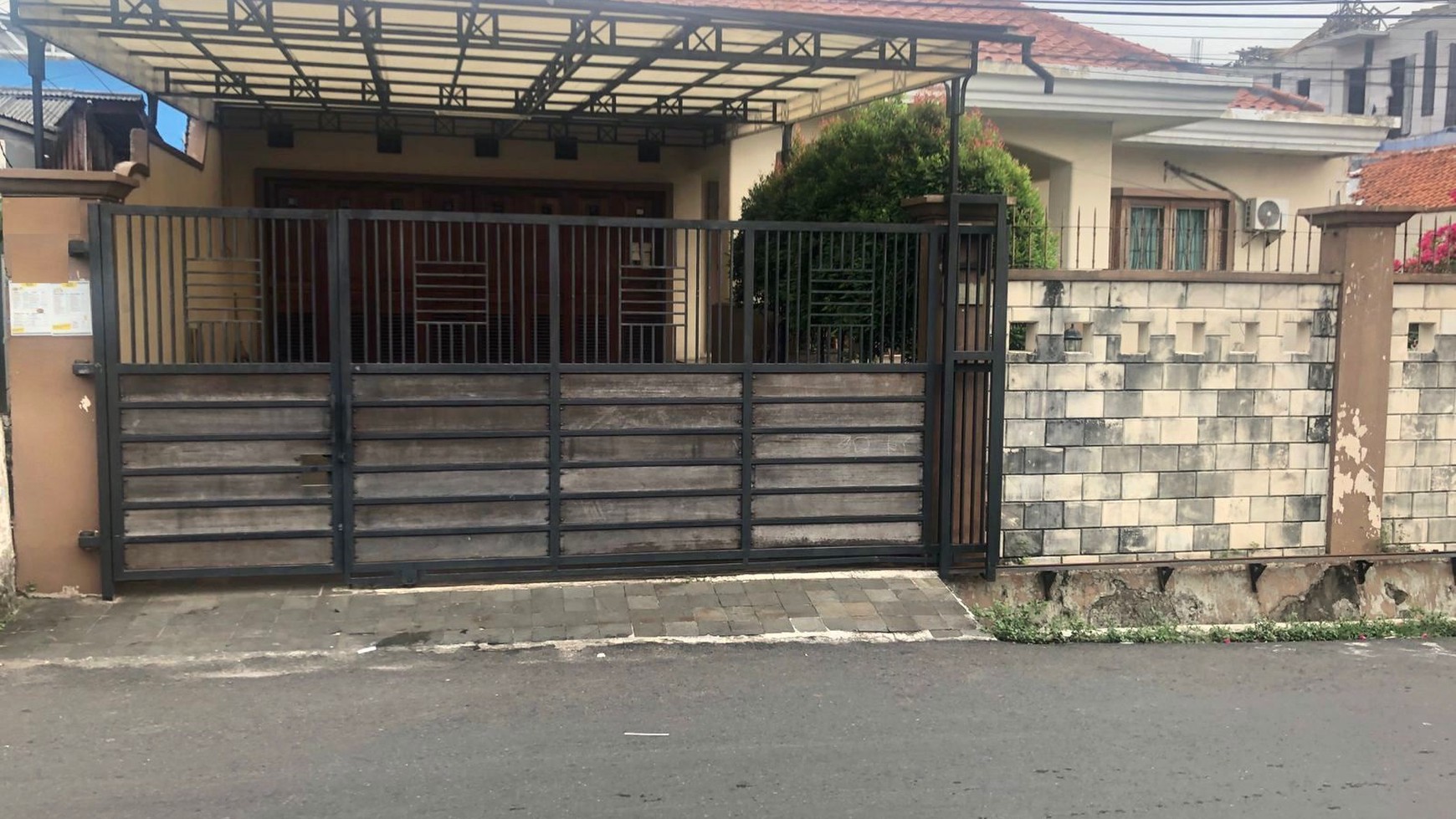 Rumah siap huni,dalam ruangan luas di Jakarta