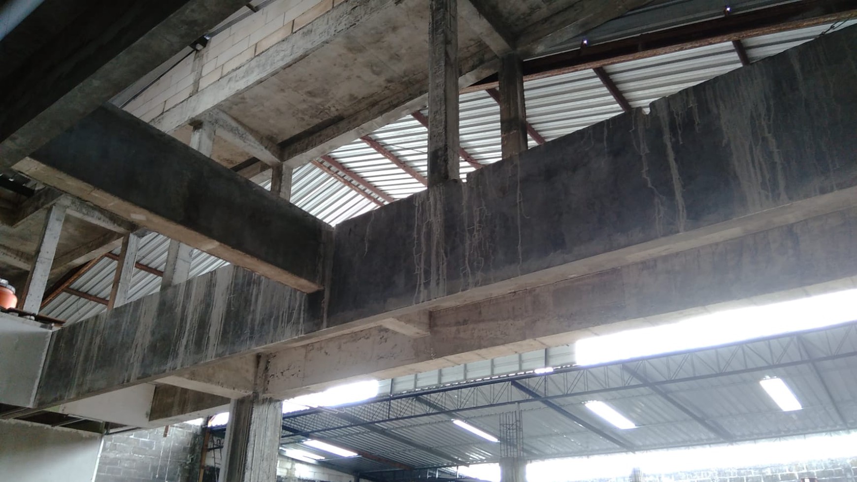 Dijual Ruko + Gudang Lokasi Strategis di Jalan Kabupaten 