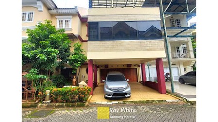 DIJUAL RUMAH 3LANTAI 